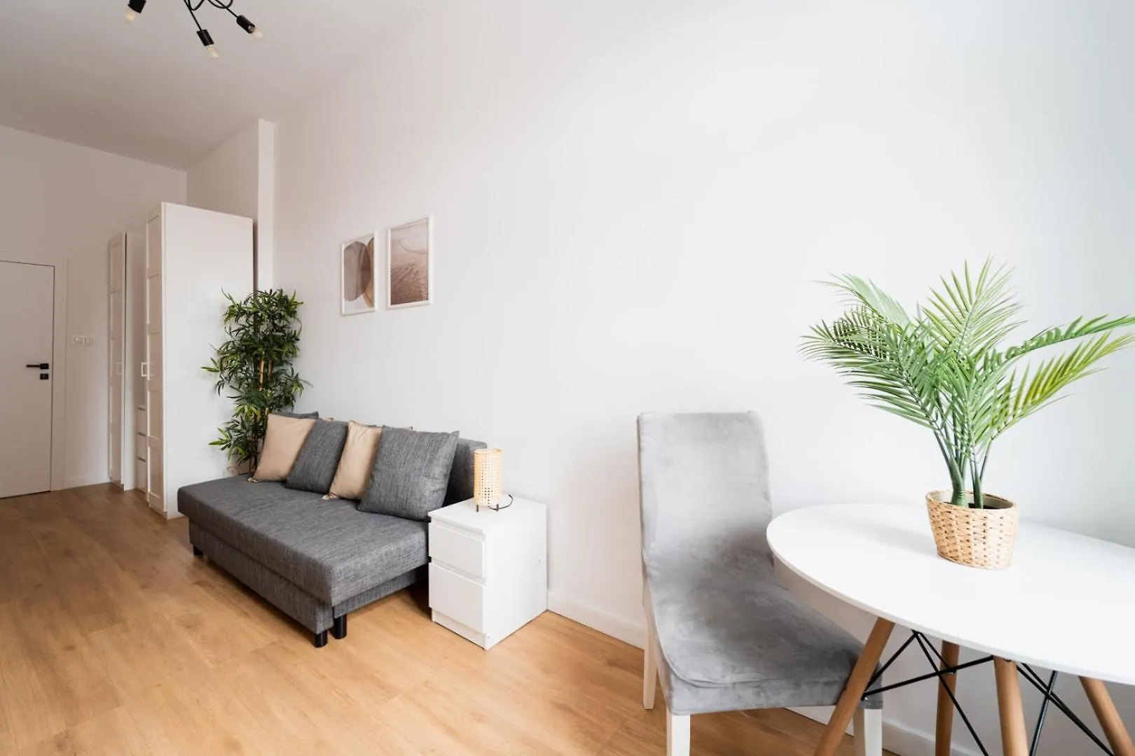 Big Apart Old Town - 3 Rooms - 10 People - Swidnicka Street Wroclaw 0*,  Poland