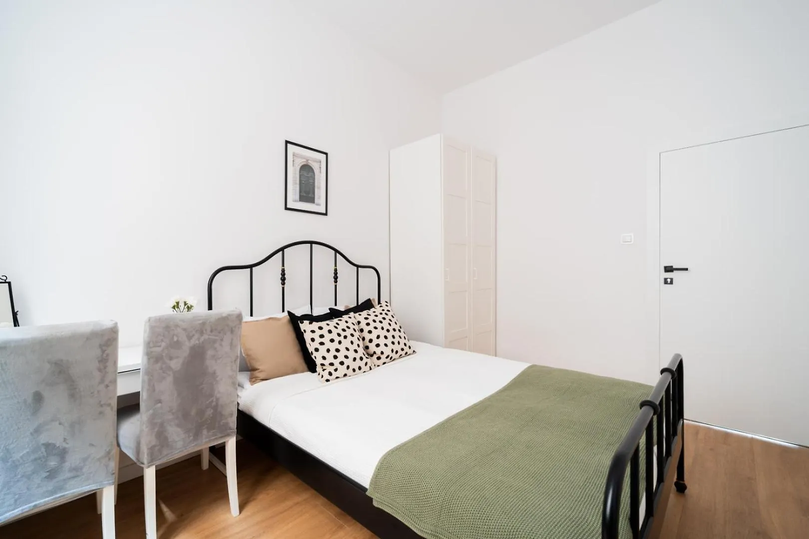 Big Apart Old Town - 3 Rooms - 10 People - Swidnicka Street Wroclaw Poland